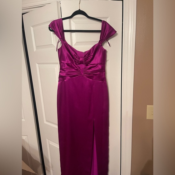 Stunning Aidan Mattox Off the Shoulder Gown. Worn once. Size 8! + Garment bag - Picture 5 of 7